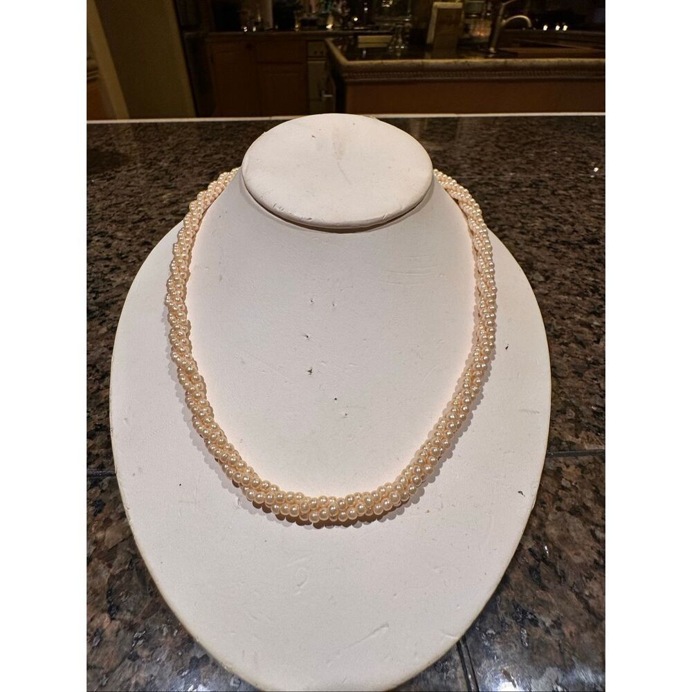 Vintage twisted faux pearl necklace